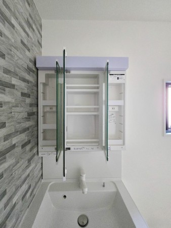 松本市横田、中古一戸建ての洗面画像です