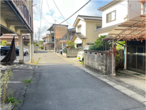 松本市大字里山辺、土地の前面道路を含む現地写真画像です