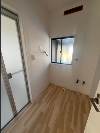 安曇野市堀金、中古一戸建ての洗面画像です