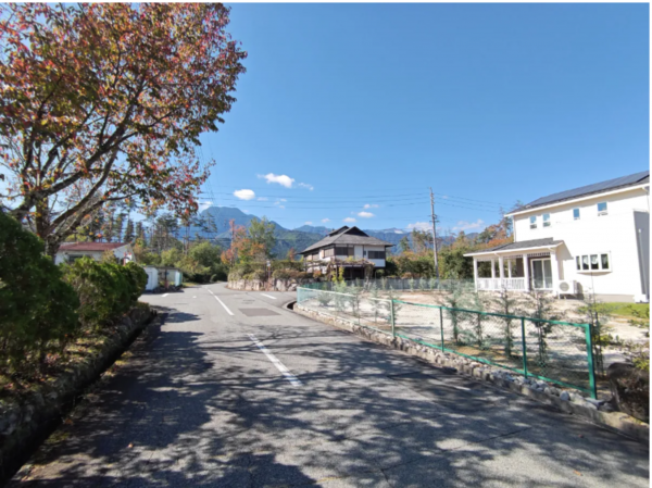 安曇野市穂高、収益物件/寮の前面道路を含む現地写真画像です