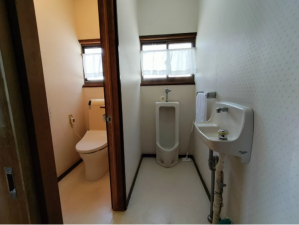 松本市大字惣社、中古一戸建てのトイレ画像です