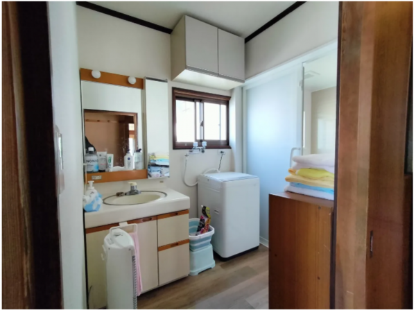 松本市大字惣社、中古一戸建ての洗面画像です