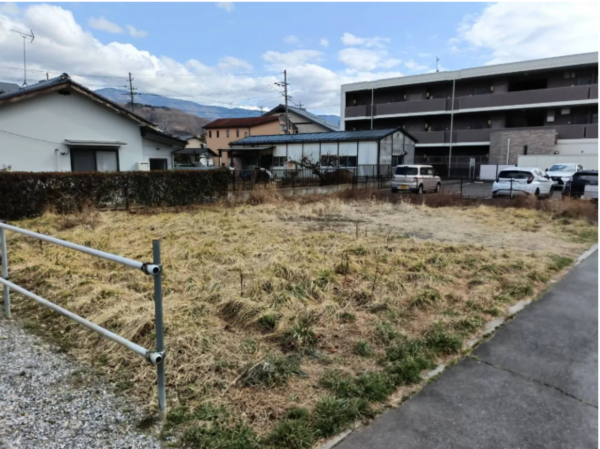 松本市出川町、土地の前面道路を含む現地写真画像です