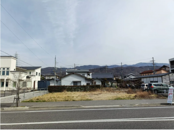 松本市出川町、土地の前面道路を含む現地写真画像です