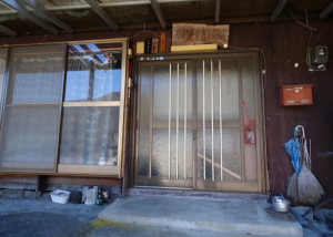 塩尻市大字木曽平沢、中古一戸建ての玄関画像です