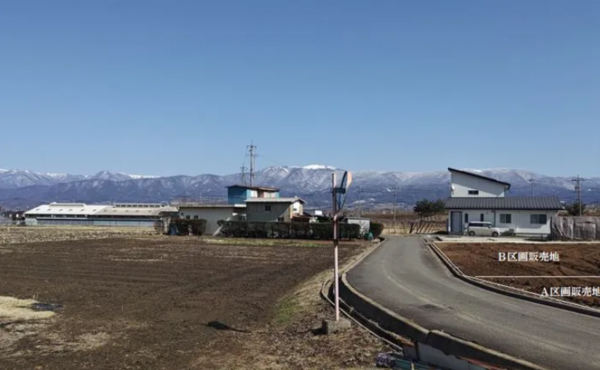 松本市大字今井、土地の前面道路を含む現地写真画像です