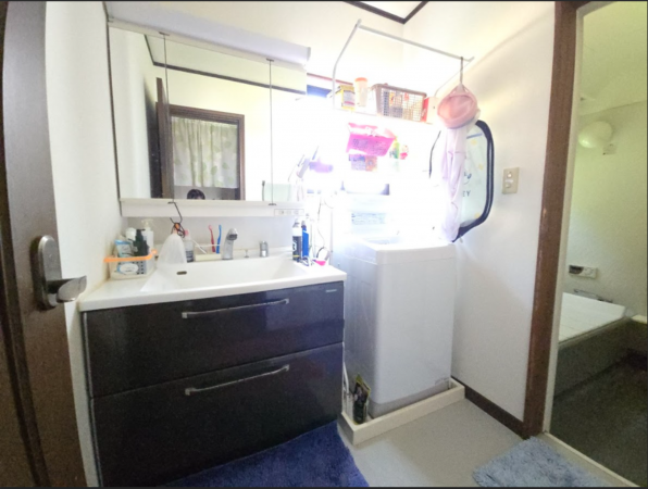 塩尻市大字広丘、中古一戸建ての洗面画像です