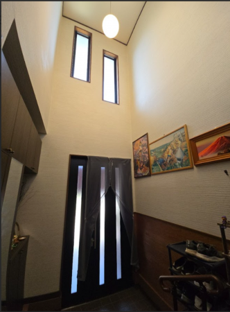 塩尻市大字広丘、中古一戸建ての玄関画像です