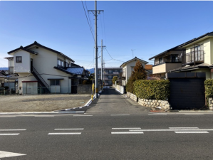 松本市野溝西、新築一戸建ての前面道路を含む現地写真画像です