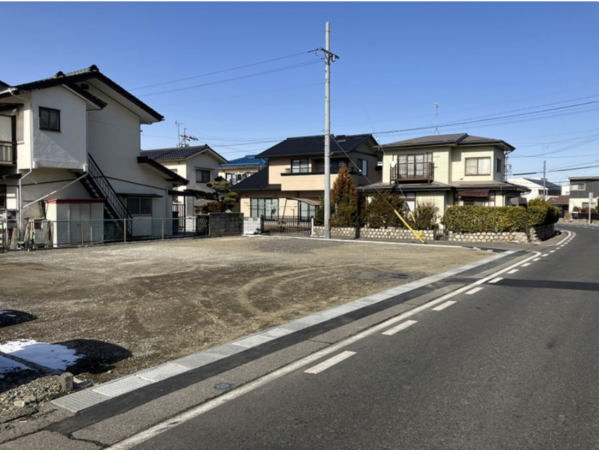 松本市野溝西、新築一戸建ての前面道路を含む現地写真画像です