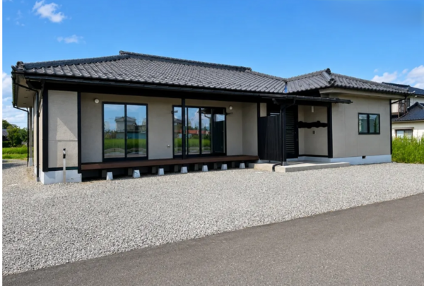 安曇野市豊科、中古一戸建ての外観画像です