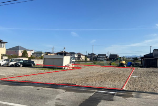 安曇野市三郷、土地の前面道路を含む現地写真画像です