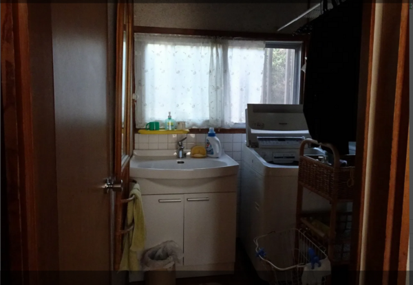 塩尻市大字広丘、中古一戸建ての洗面画像です