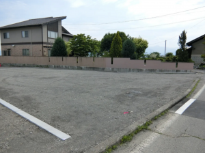 松本市梓川、土地の前面道路を含む現地写真画像です
