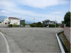 松本市梓川、土地の前面道路を含む現地写真画像です
