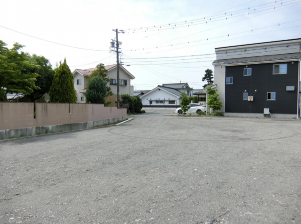 松本市梓川、土地の前面道路を含む現地写真画像です