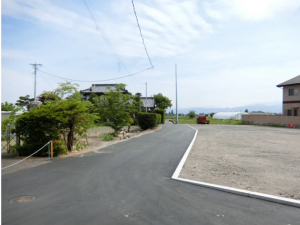 松本市梓川、土地の前面道路を含む現地写真画像です
