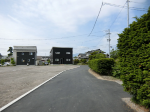 松本市梓川、土地の前面道路を含む現地写真画像です