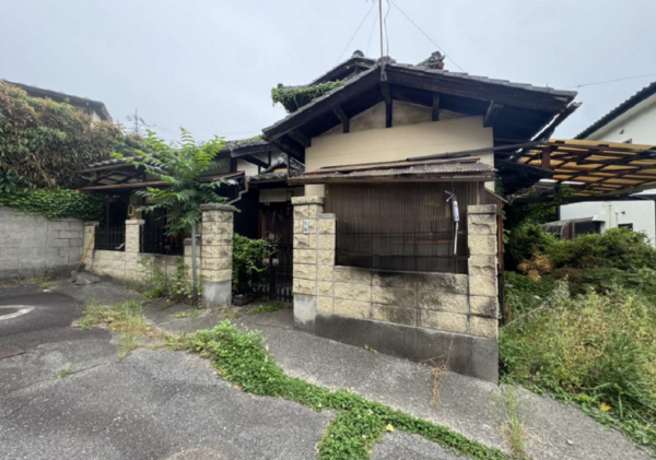松本市蟻ケ崎、中古一戸建ての前面道路を含む現地写真画像です