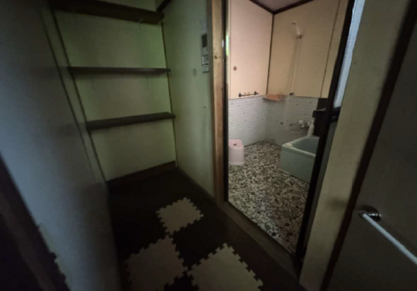 松本市蟻ケ崎、中古一戸建ての風呂画像です