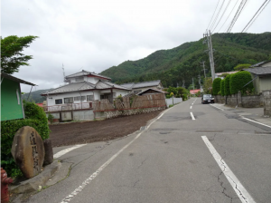 塩尻市大字中西条、土地の前面道路を含む現地写真画像です