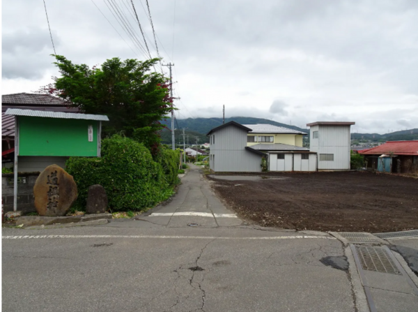 塩尻市大字中西条、土地の前面道路を含む現地写真画像です
