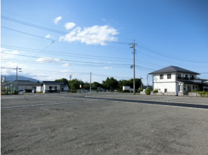 松本市梓川、土地の前面道路を含む現地写真画像です