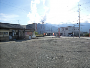 松本市梓川、土地の前面道路を含む現地写真画像です