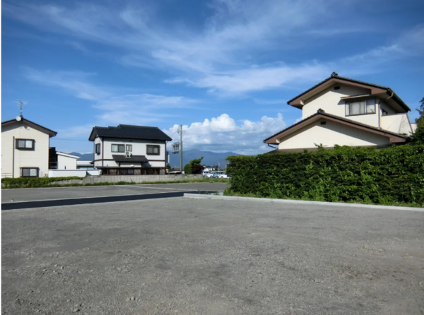松本市梓川、土地の前面道路を含む現地写真画像です