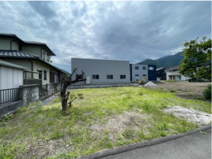 松本市波田、土地の前面道路を含む現地写真画像です