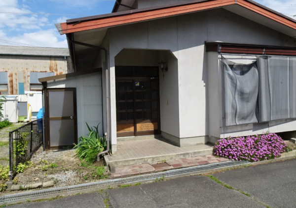 松本市大字神林、中古一戸建ての玄関画像です