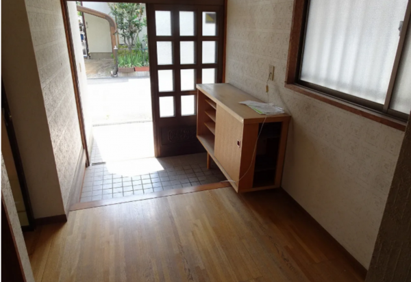 松本市大字神林、中古一戸建ての玄関画像です