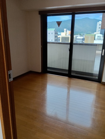 松本市本庄、中古マンションの内装画像です