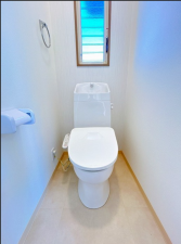 松本市大字島内、中古一戸建てのトイレ画像です