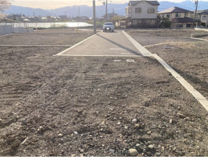 松本市並柳、新築一戸建ての前面道路を含む現地写真画像です