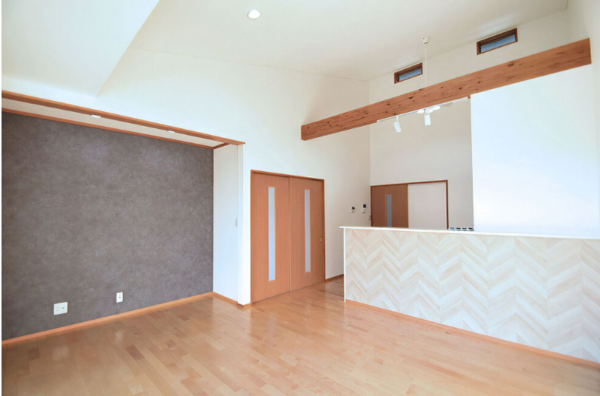 安曇野市豊科、中古一戸建ての居間画像です