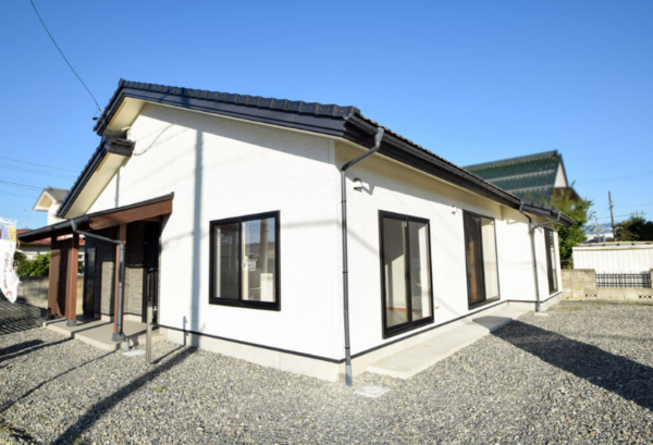 安曇野市豊科、中古一戸建ての外観画像です