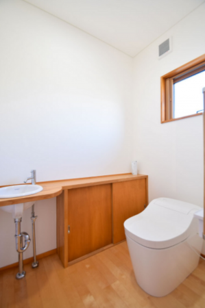 安曇野市豊科、中古一戸建てのトイレ画像です