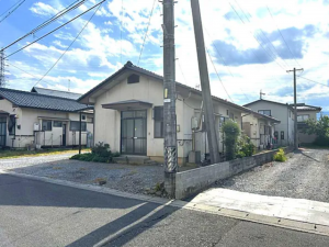 塩尻市大字大門、土地の前面道路を含む現地写真画像です