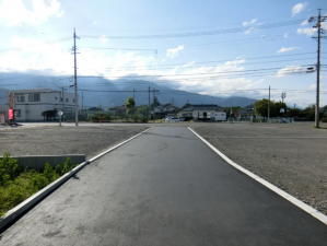 松本市梓川、土地の前面道路を含む現地写真画像です