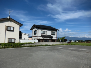 松本市梓川、土地の前面道路を含む現地写真画像です