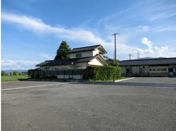 松本市梓川、土地の前面道路を含む現地写真画像です