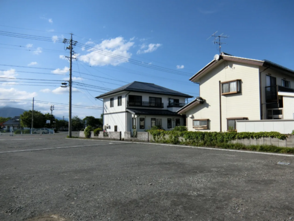 松本市梓川、土地の前面道路を含む現地写真画像です