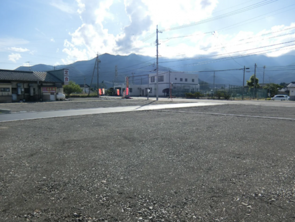 松本市梓川、土地の前面道路を含む現地写真画像です