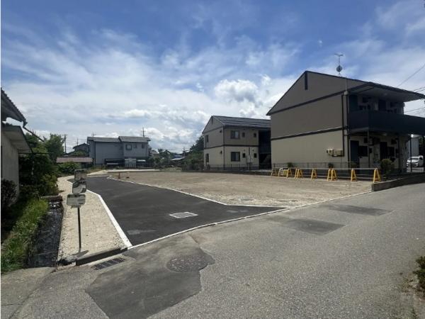 松本市大字新村、土地の前面道路を含む現地写真画像です