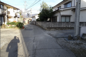 塩尻市大門、土地の前面道路を含む現地写真画像です