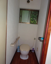 塩尻市大字片丘、中古一戸建てのトイレ画像です