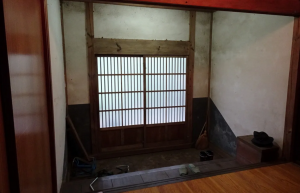 塩尻市大字片丘、中古一戸建ての玄関画像です
