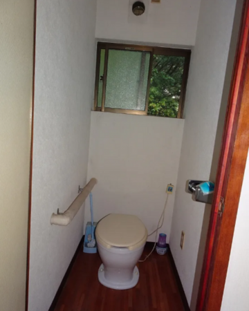 塩尻市大字片丘、中古一戸建てのトイレ画像です
