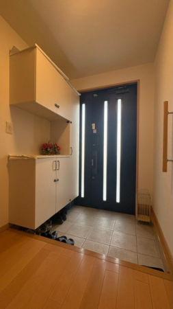 名古屋市昭和区伊勝町、中古一戸建ての玄関画像です